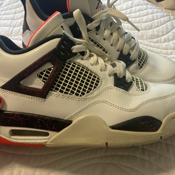 Authentic Air Jordan 4s Pale Citron W8.5 M7 Y7 - Picture 9 of 14